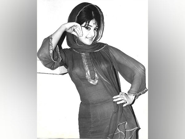 Saira Banu flaunts her 