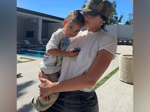 Kylie Jenner shares adorable picture with her son, calls him, “big boy” 