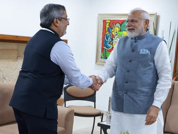 Micron Technology chief Sanjay Mehrotra calls on PM Modi, discusses plans to bolster semiconductor manufacturing within India