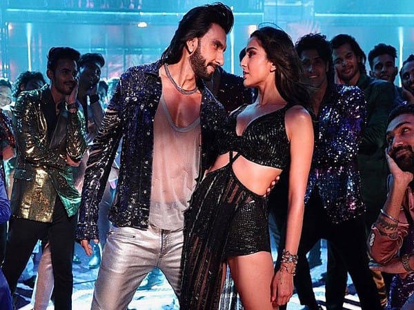 ‘RRKPK’: Sara Ali Khan shares stills with Ranveer Singh from her cameo in 'Heartthrob' song 