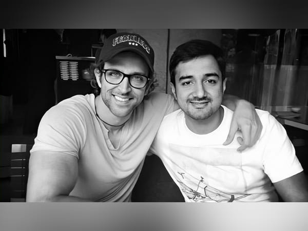 Hrithik Roshan wishes ‘Fighter’ director Siddharth Anand on his birthday