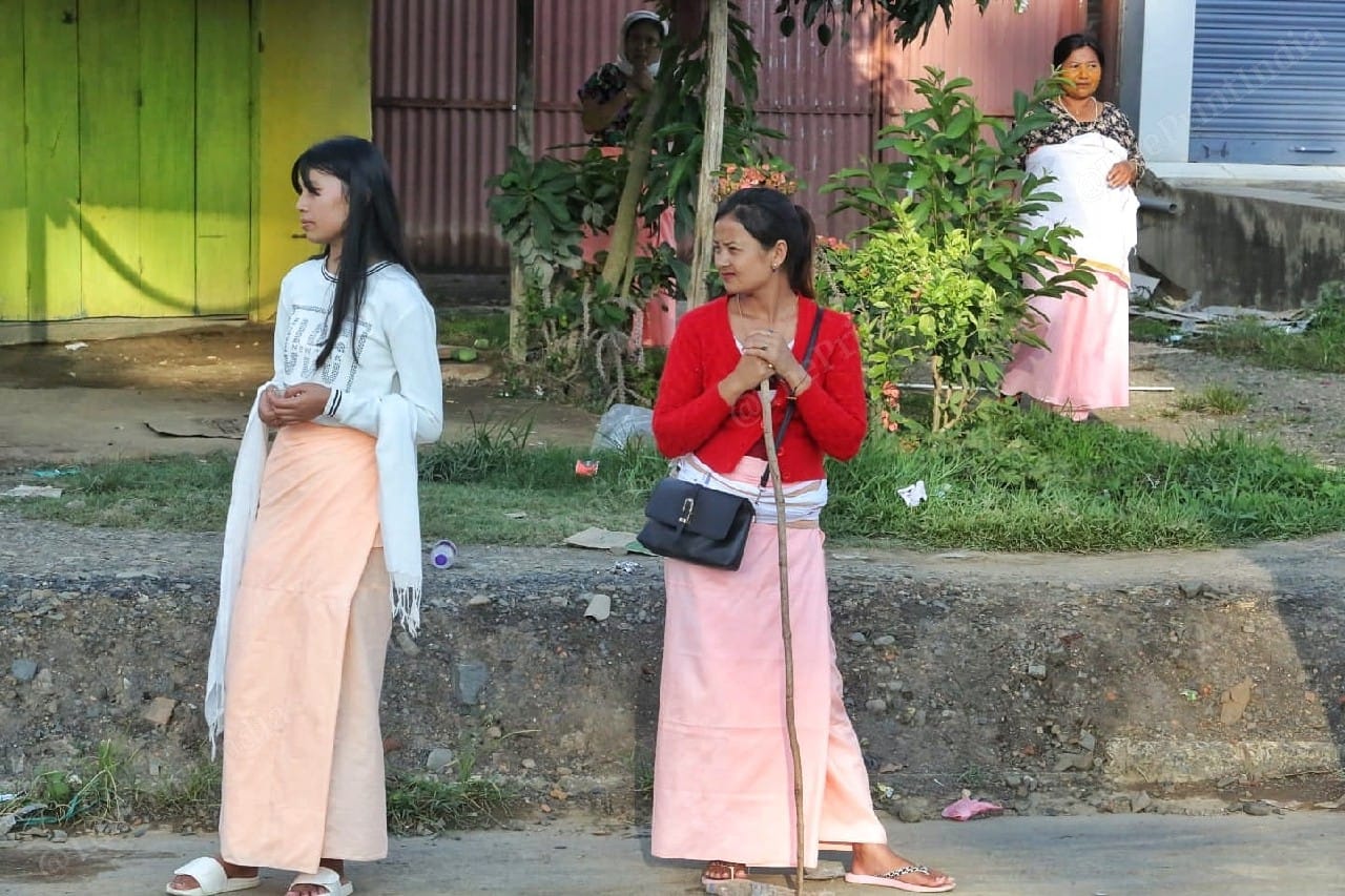 Most Meira Paibis conduct their patrols armed with sticks | Photo: Praveen Jain | ThePrint