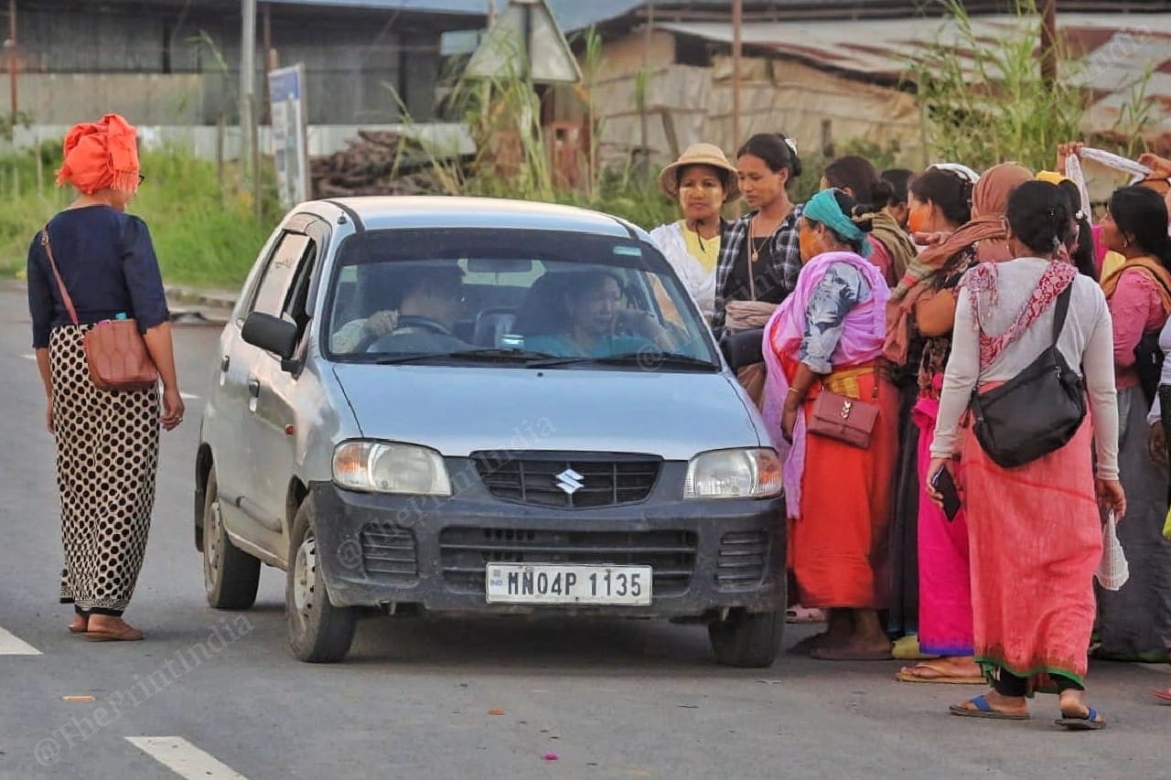 After their highway patrols end, the Meira Paibis either walk back home or hitchhike | Photo: Praveen Jain | ThePrint