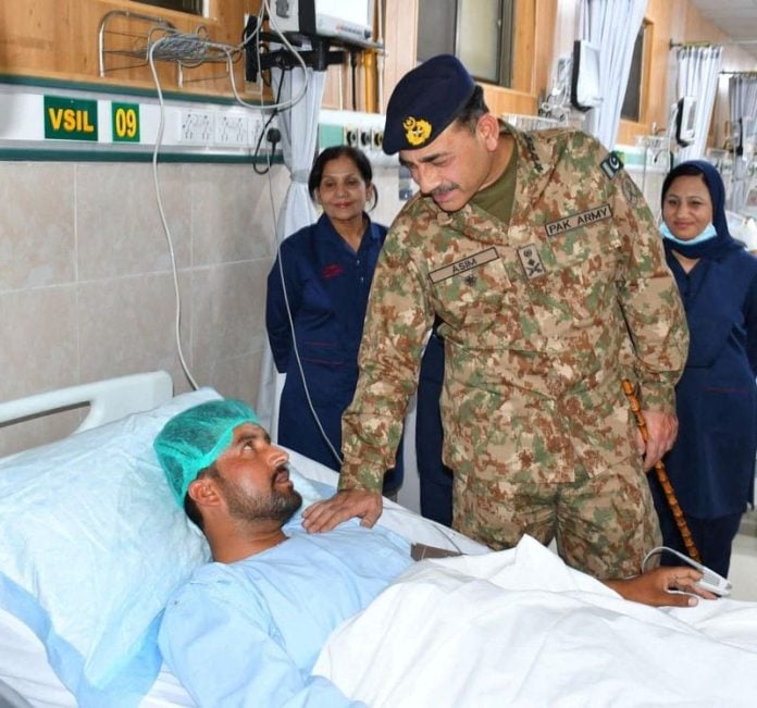 Pakistan army concerned over Afghan militant `safe havens`, threatens ...