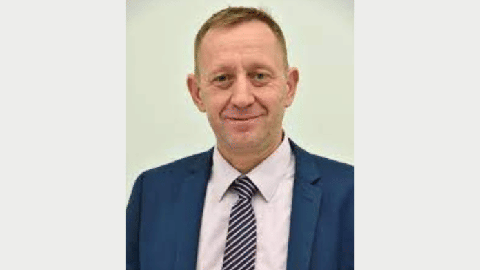 File photo of Robert Telus via Wikimedia Commons