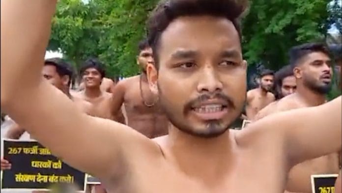 SC/ST youngsters stage nude protest in front of Chhattisgarh Vidhan Sabha | Twitter /@BJP4CGState