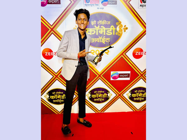 Maharashtra's Comedy Sensation, Ritesh Kamble, Honored with Zee Talkies’ Most Viral Comedian Star Award