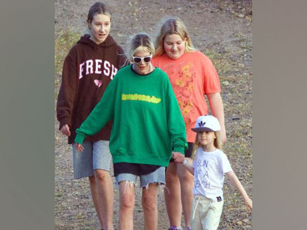 Tori Spelling enjoys family time with kids amid Dean McDermott split