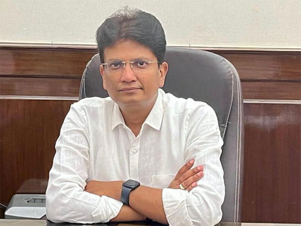 IAS officer Ashutosh Agnihotri launches his book “Kuch Adhure Shabd”