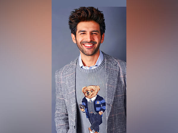Kartik Aaryan receives 'Rising Global Superstar of Indian Cinema' award at IFFM 2023