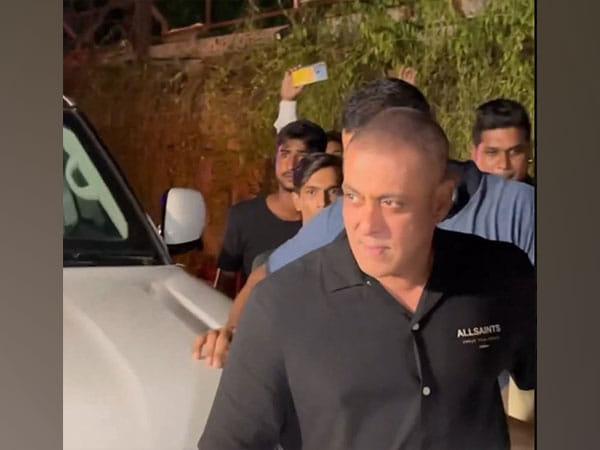 Salman Khan stuns fans with his new bald look