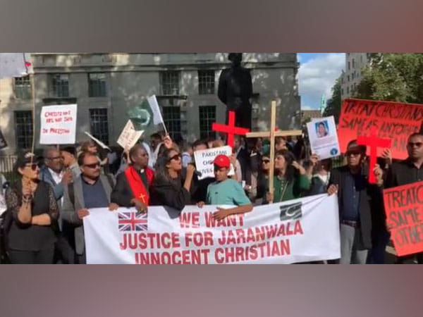 London: Christians stage protest outside Pak embassy against burning, desecration of churches