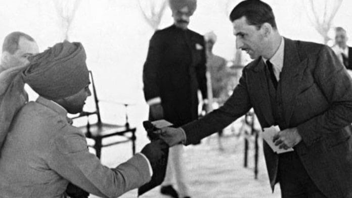 JRD Tata greeting Maharaja Jiwajirao M Scindia and handing him an appreciation letter for the work he did to promote civil aviation in Gwalior capital of Scindia State. Image Credits: Scindias of Gwalior