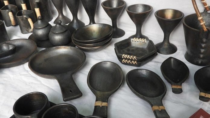 Longpi Pottery of Thankul Naga Tribes, Sumita Roy Dutta, c.2021 | Image courtesy of Wikimedia Commons.