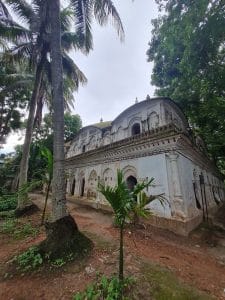 No trace remains of the Hindu Zamindars who lived in Kolakopa. Just remnants of the beautiful homes they once inhabited | Photo: Deep Halder