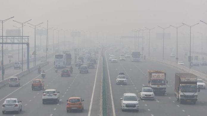 Traffic moves along a highway shrouded in New Delhi, India, November 3, 2022 | Reuters