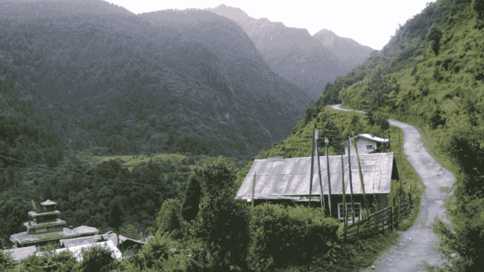 Roads near India-China border at Sikkim | Commons