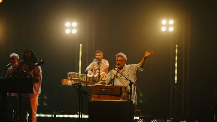 Piyush Mishra performing with his band Ballimaaraan at the Delhi Theatre Festival | Instagram @ballimaaraan