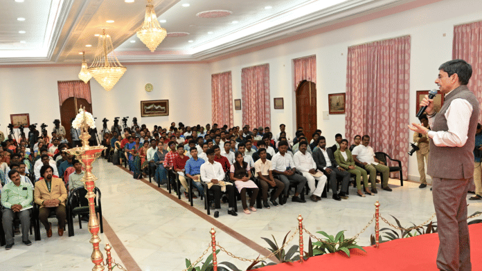 Tamil Nadu Governor R.N.Ravi told parents that he was in favour of NEET in the state | Twitter | @rajbhavan_tn