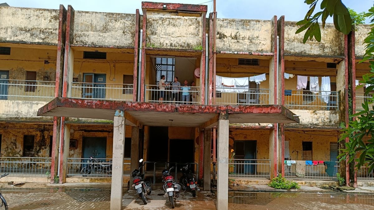 The deteriorated private ward at BRD Medical College, Gorakhpur. Amarmani Tripathi's clothes are drying in the corridor | Photo: Krishan Murari/ ThePrint