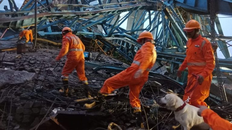 16 workers die as crane collapses during construction near Maharashtra’s Shahapura