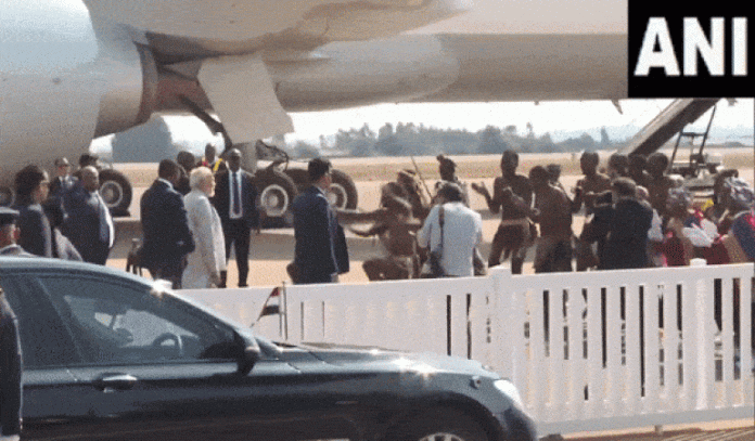 PM Modi receives traditional South African  welcome in Johannesburg