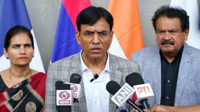 Union Health Minister Mansukh Mandaviya (centre) with MoS Bharti Pravin Pawar looks | Representational image | ANI file photo