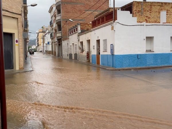 Spain: Two dead after heavy rain triggers flash floods 