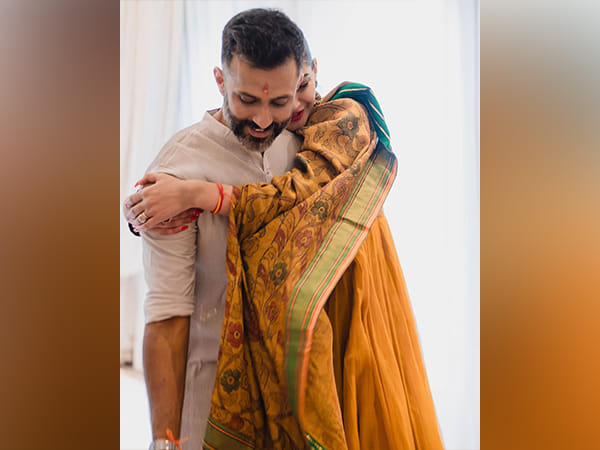 Sonam Kapoor, Anand Ahuja share a tight hug in this adorable picture