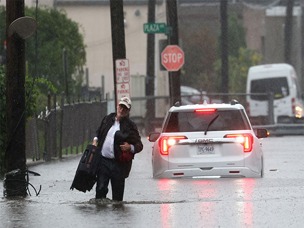 US: Emergency declared in New York City as torrential rain floods ...