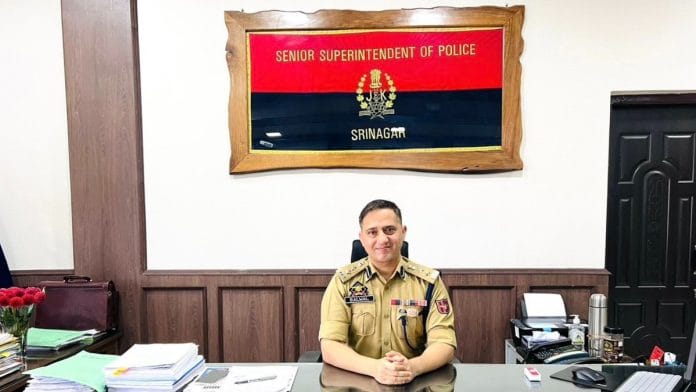 IPS officer Rakesh Balwal | X/@SrinagarPolice