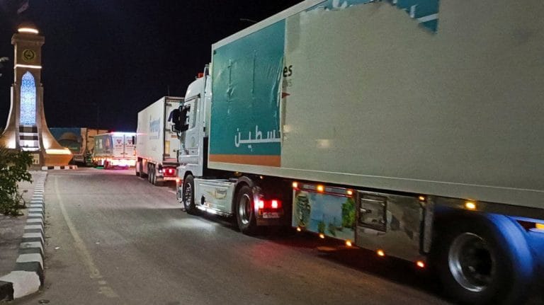 Trucks with aid for Gaza Strip arrive at Rafah crossing, yet to pass through