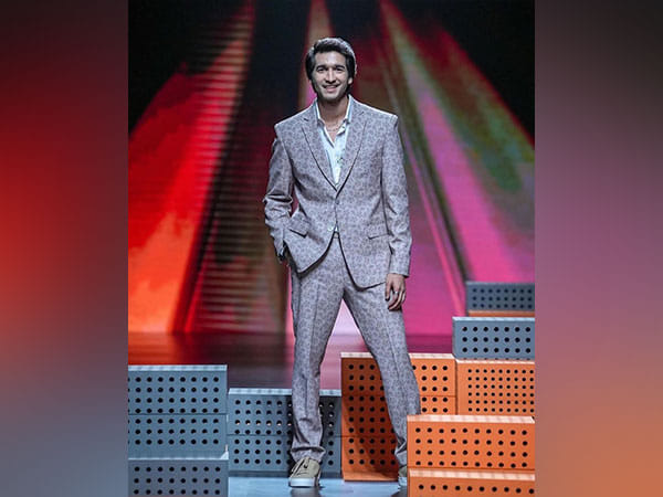 Shantanu Maheshwari grabs everyone's attention as he walks ramp in style at LFW 2023