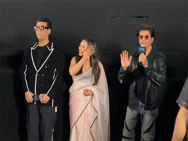 SRK, Rani Mukerji, Karan Johar surprise fans at 'Kuch Kuch Hota Hai' special screening in Mumbai