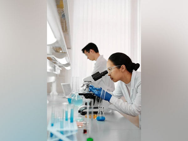 Research reveals soft, living materials made with algae glow under stress