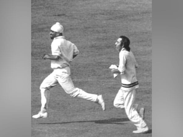 Soha Ali Khan posts picture of dad Mansoor 'Tiger' Pataudi with 'Bishan uncle'