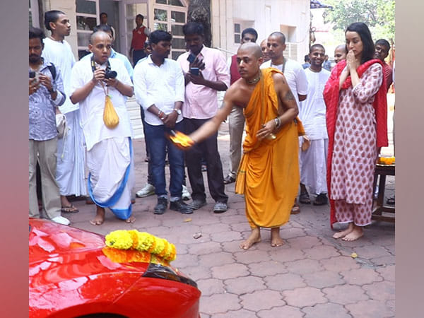 Shraddha Kapoor drives to Mumbai's Iskcon temple in her new luxury car to offer prayers