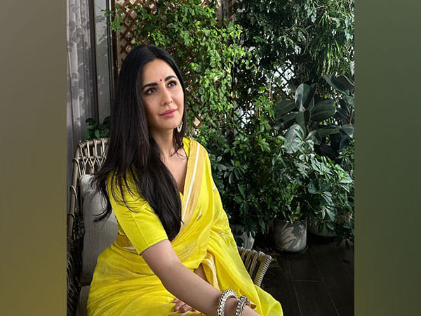Katrina Kaif shines in yellow saree, Alia Bhatt has the cutest reaction to it 