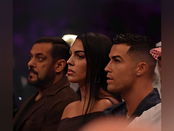 Salman Khan sits next to Cristiano Ronaldo during boxing match in Saudi Arabia, pic goes viral