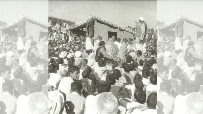 (From left) Master Nekiram and his colleague Hiralal perform Saang in Nangal Chaudhary, Mahendragarh, Haryana on 9 January, 1971 | By special arrangement