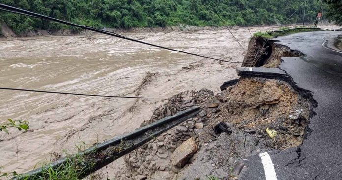 Increased water level of the Teesta River, 4 Oct | Photo: ANI