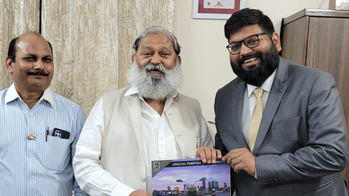 Haryana Home Minister Anil Vij and Vinata Aeromobility CEO Yohesh Ramanathan | Handout