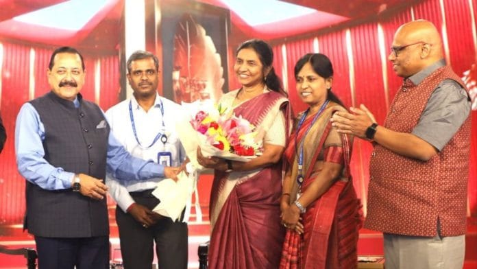 Nigar Shaji (centre) at the Amrit Ratna 2023 Conclave in New Delhi| Credit: @DrJitendraSingh/X