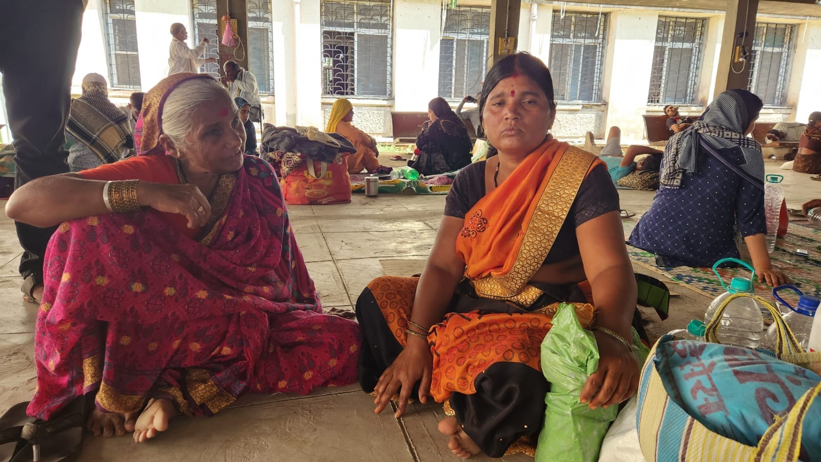 Usha Bhangal (L) outside Ghati hospital | Purva Chitnis | ThePrint