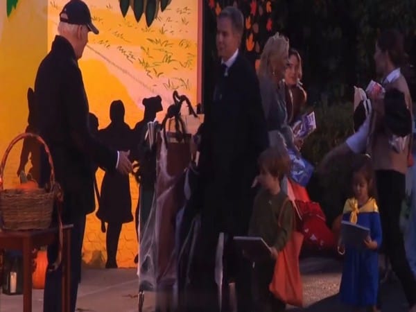 US State Secretary Antony Blinken dresses his son as Zelenskyy for Halloween event