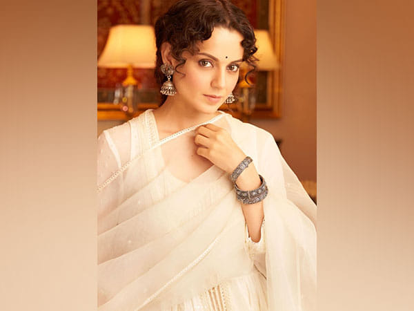 Kangana Ranaut celebrates Diwali with family, check out how