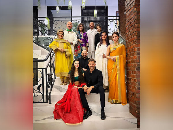 Hrithik Roshan, Saba Azad hold hands, pose with family at Diwali  celebration  ThePrint  ANIFeed