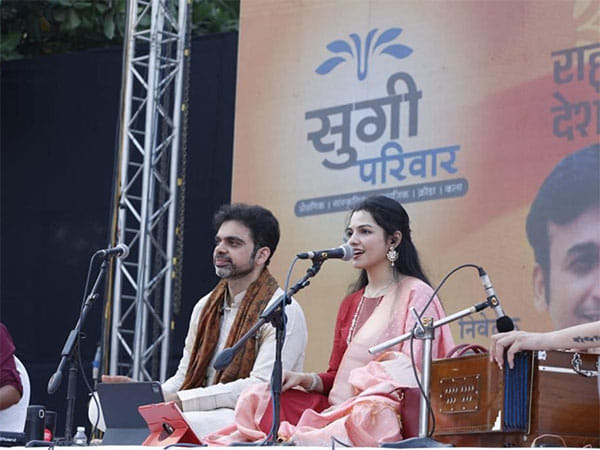 Sugee Parivaar Makes Diwali Pahaat at Dadar Beach Memorable with Melodies of a popular singer Rahul Deshpande & Arya Ambekar