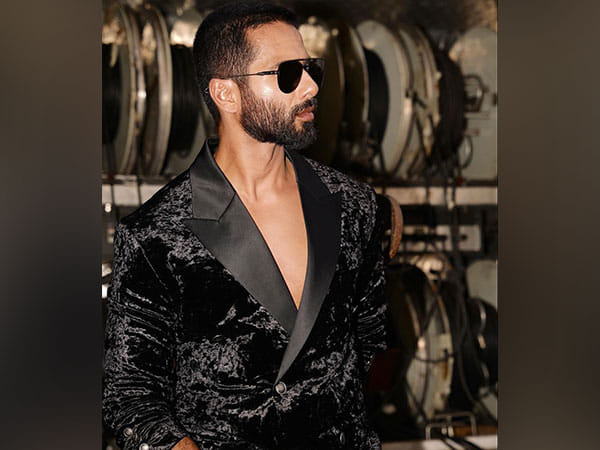 Shahid makes dashing bike entry at IFFI 2023 opening ceremony, recreates 'Kabir Singh' moment