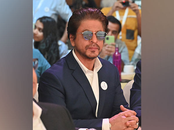 SRK looks dapper in blue suit at event in Delhi